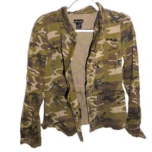 WET SEAL ARMY GREEN CAMO
CARGO JACKET SIZE WOMENS US
MEDIUM